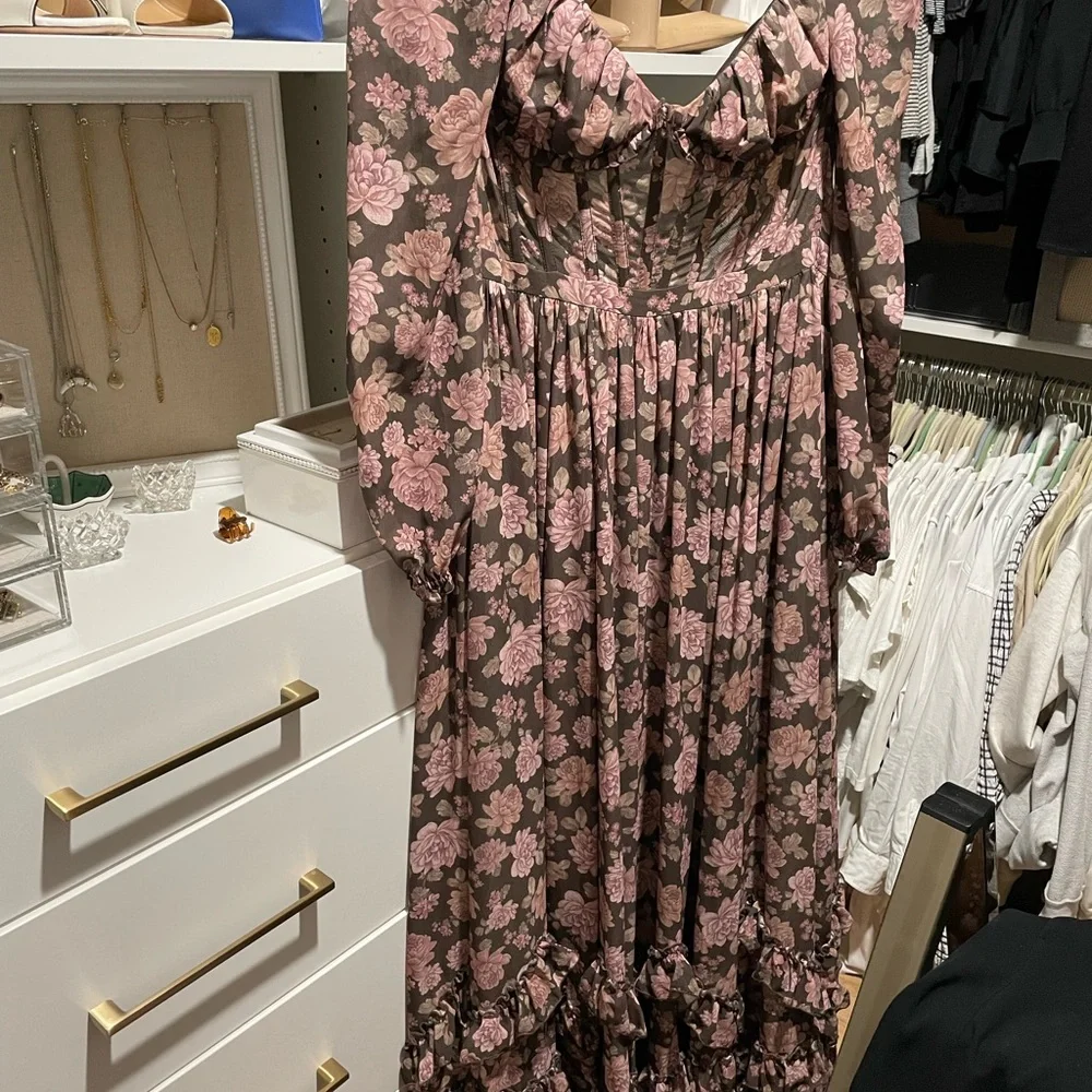V Chapman Carmella  Long Sleeve floral Maxi Dress in Dusty Rose - Picture 9 of 9